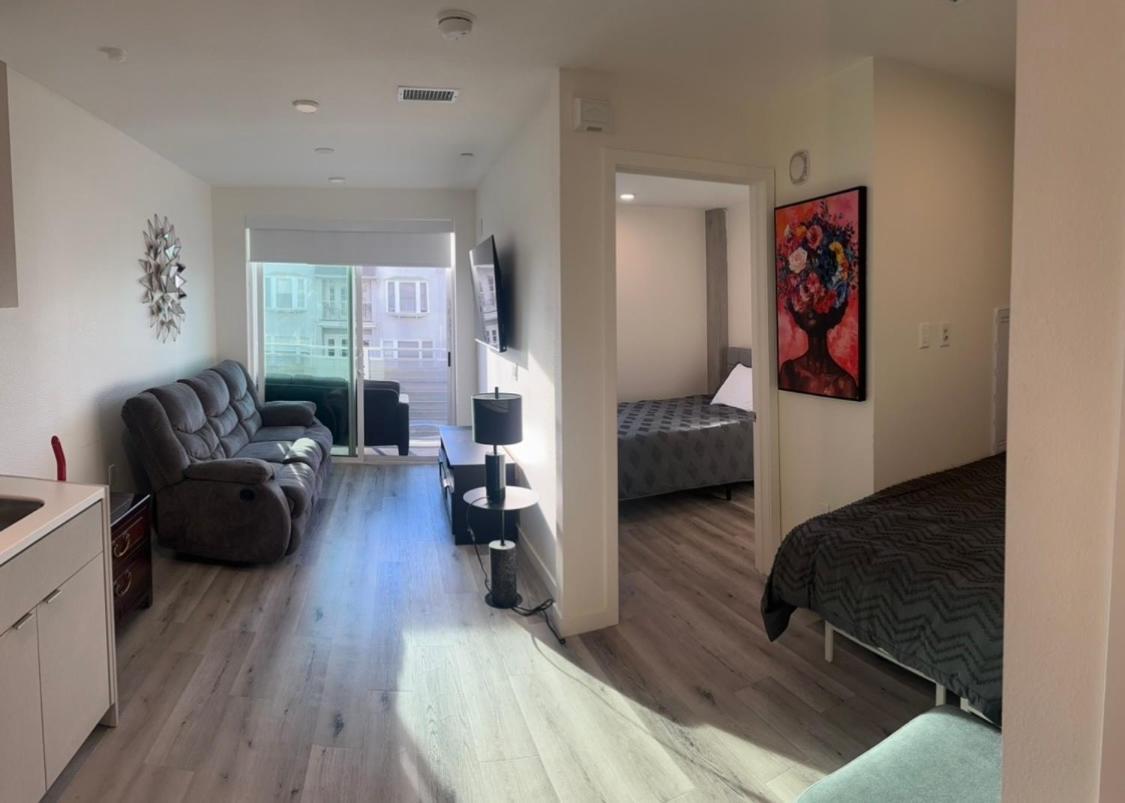 Modern Hollywood Walk Of Fame Apts- Free Parking, 360 Rooftop, Pool, Gym- Centrally Located Los Ángeles