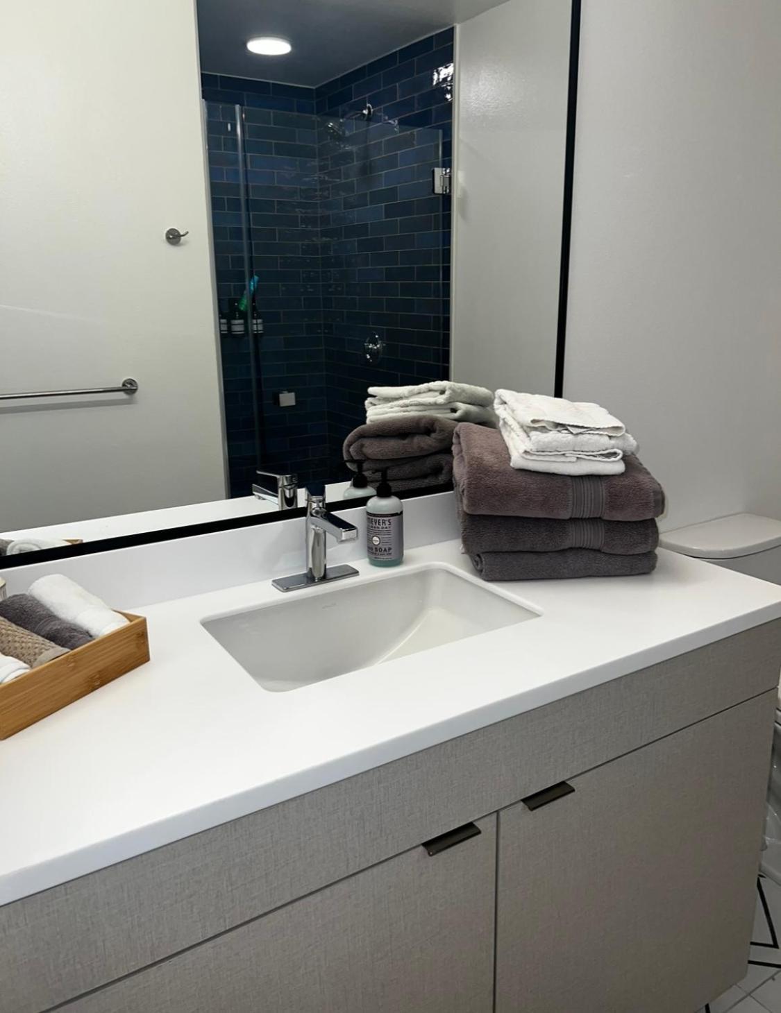 Apartamento Modern Hollywood Walk Of Fame Apts- Free Parking, 360 Rooftop, Pool, Gym- Centrally Located Los Ángeles