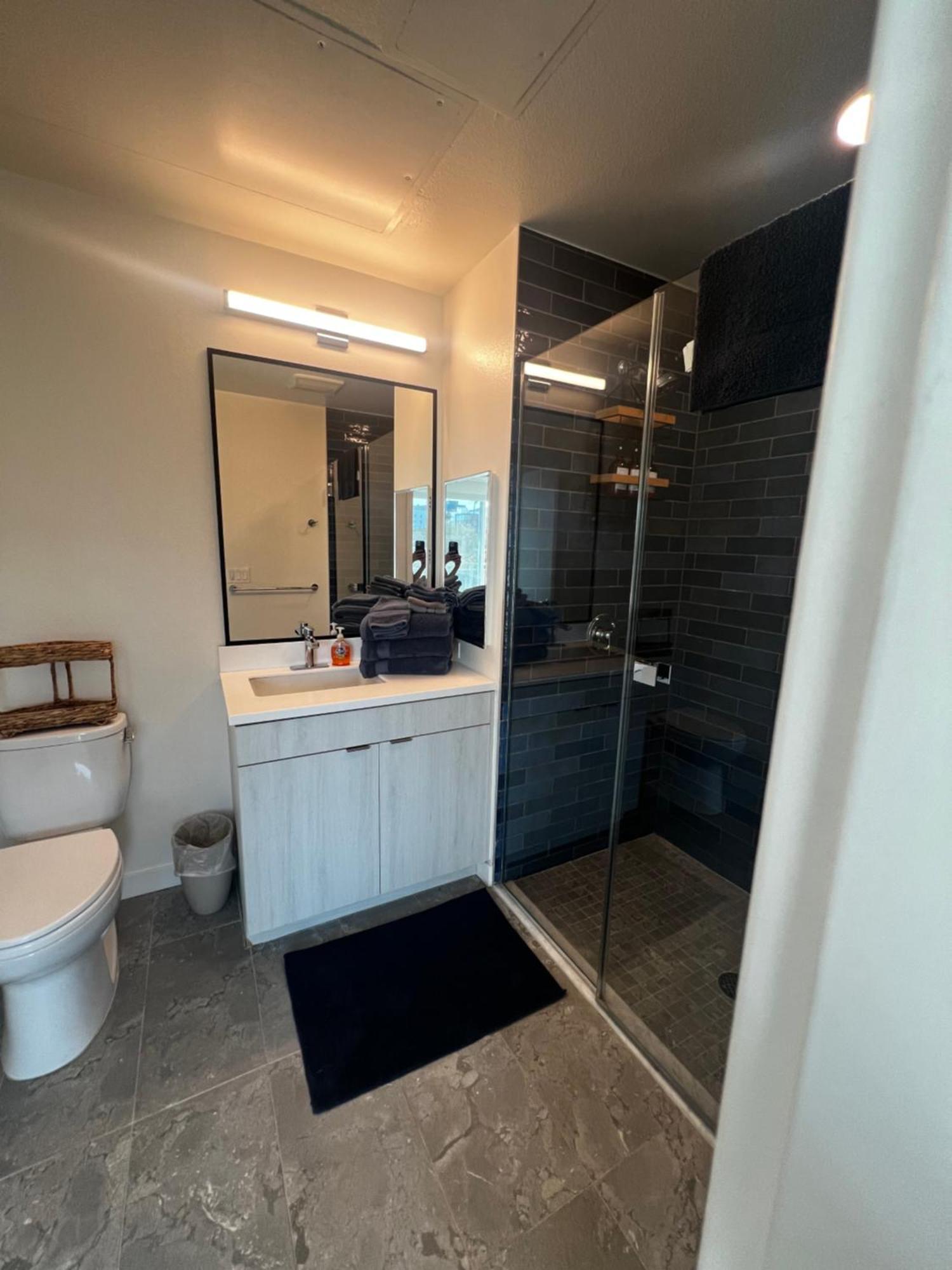 Apartamento Modern Hollywood Walk Of Fame Apts- Free Parking, 360 Rooftop, Pool, Gym- Centrally Located Los Ángeles